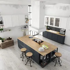 Nowoczesna kuchnia z wyspą, białymi szafkami i drewnianym blatem.